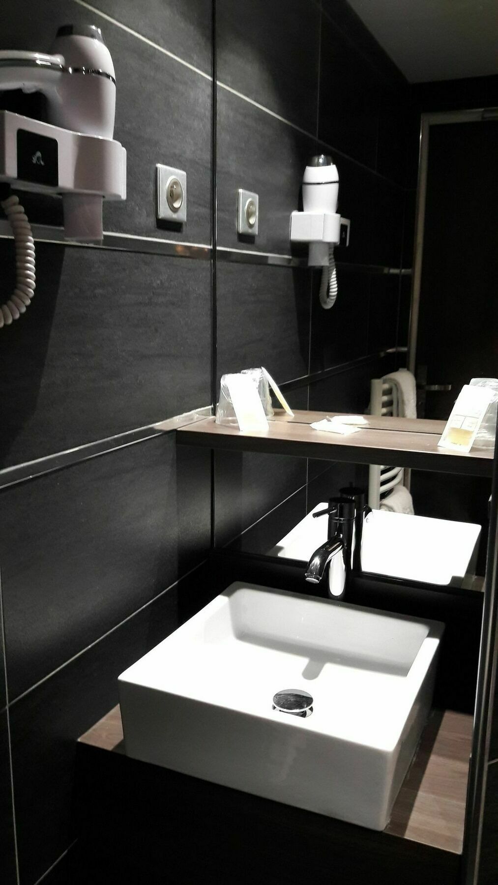 Hotel Crocus Caen Memorial Εξωτερικό φωτογραφία